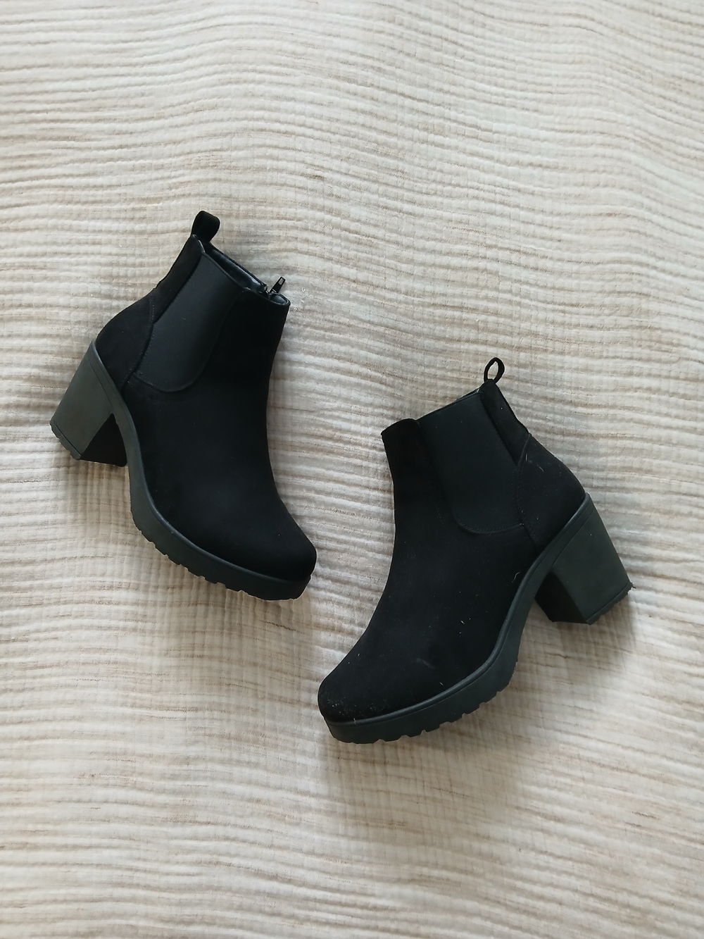 Ardene Black Chunky Heel Chelsea Ankle Booties